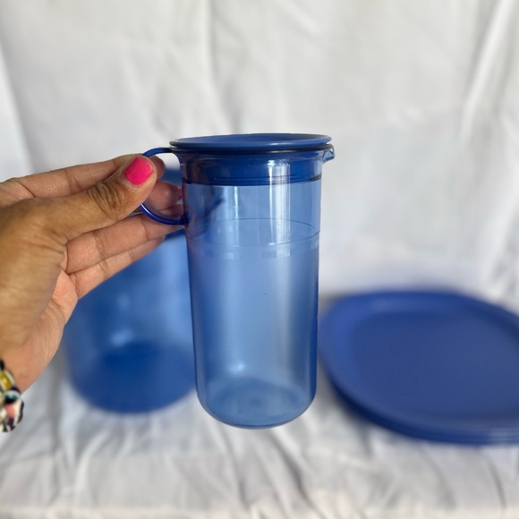 Tupperware Pitcher 1 Liter Blue Milk Coffee Tea Tabletop Serving Container - Picture 3 of 7